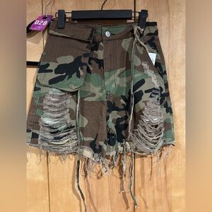 NWT - Unbranded Distressed Jean Camo shorts - size small